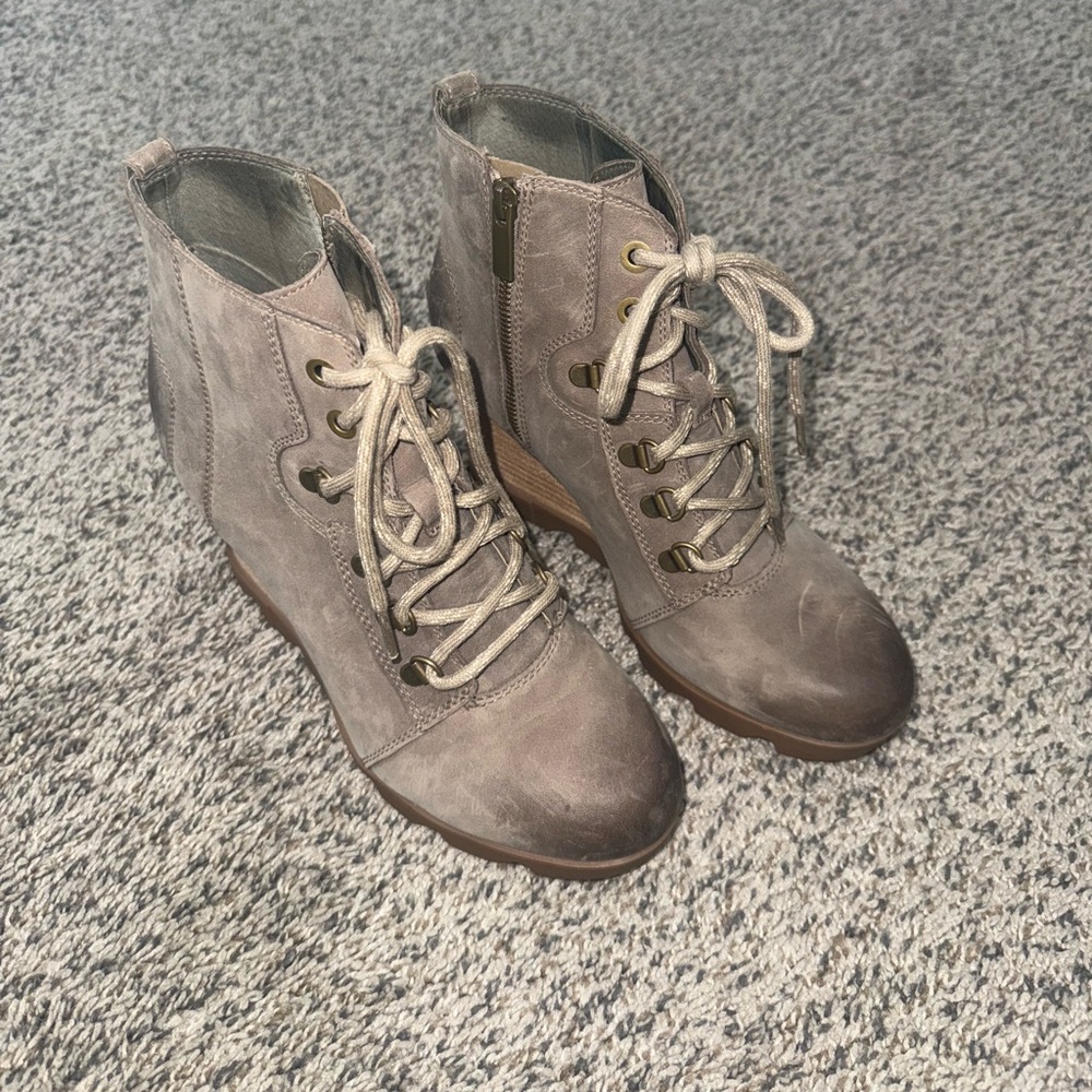 Sorel woman’s size 9 tan waterproof Wedge bootie